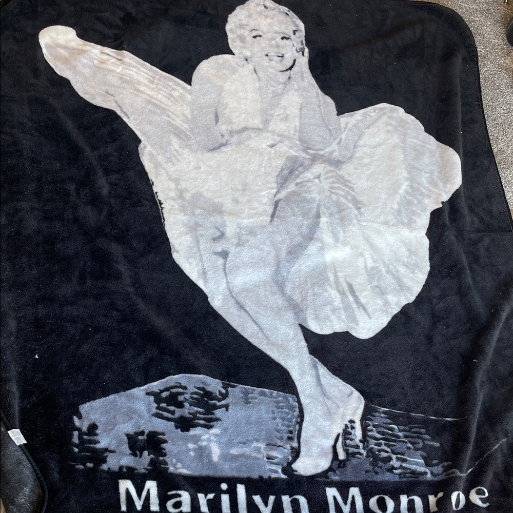 Marilyn Monroe Black and White Blanket